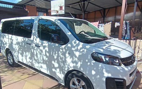 Opel Zafira Life I, 2021 год, 4 700 000 рублей, 1 фотография