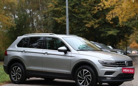 Volkswagen Tiguan II, 2018 год, 2 590 000 рублей, 4 фотография