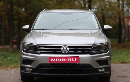 Volkswagen Tiguan II, 2018 год, 2 590 000 рублей, 2 фотография