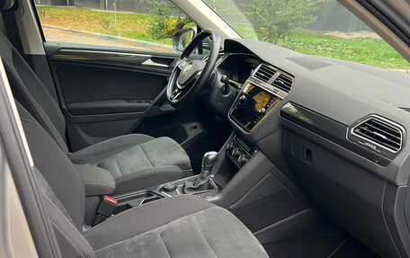 Volkswagen Tiguan II, 2018 год, 2 590 000 рублей, 33 фотография