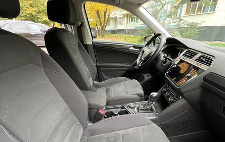 Volkswagen Tiguan II, 2018 год, 2 590 000 рублей, 34 фотография