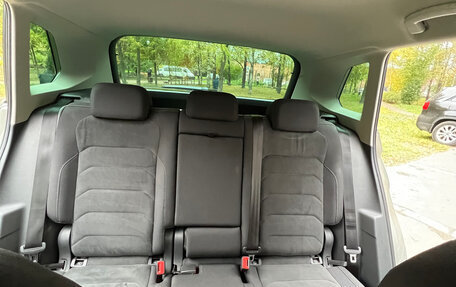 Volkswagen Tiguan II, 2018 год, 2 590 000 рублей, 38 фотография