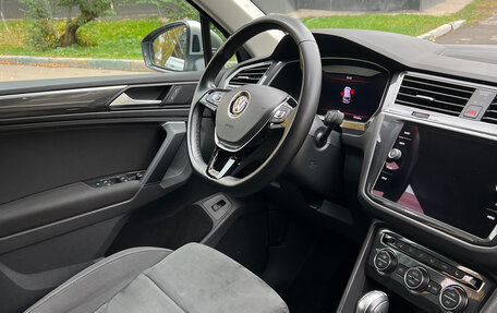 Volkswagen Tiguan II, 2018 год, 2 590 000 рублей, 35 фотография