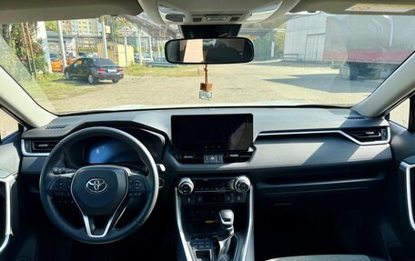 Toyota RAV4, 2024 год, 3 800 000 рублей, 9 фотография