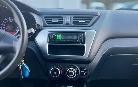 KIA Rio III рестайлинг, 2013 год, 999 999 рублей, 20 фотография