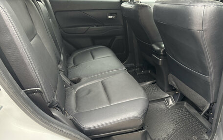 Mitsubishi Outlander III рестайлинг 3, 2015 год, 1 700 000 рублей, 16 фотография