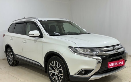 Mitsubishi Outlander III рестайлинг 3, 2015 год, 1 700 000 рублей, 3 фотография