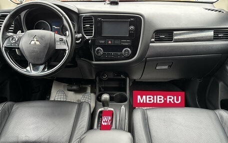 Mitsubishi Outlander III рестайлинг 3, 2015 год, 1 700 000 рублей, 11 фотография
