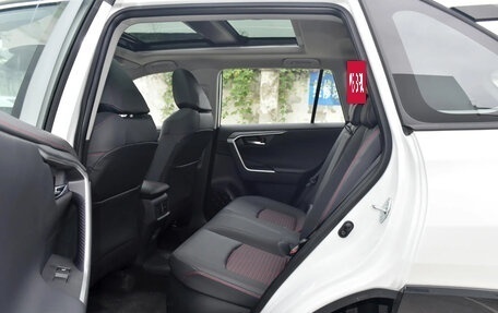 Toyota RAV4, 2022 год, 2 780 000 рублей, 23 фотография