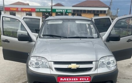 Chevrolet Niva I рестайлинг, 2012 год, 600 000 рублей, 4 фотография