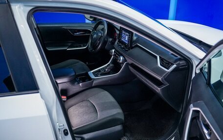 Toyota RAV4, 2021 год, 3 450 000 рублей, 13 фотография