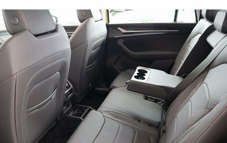 Skoda Kodiaq, 2025 год, 5 700 000 рублей, 16 фотография