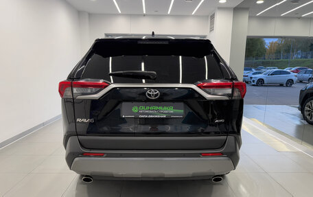 Toyota RAV4, 2019 год, 2 700 000 рублей, 5 фотография