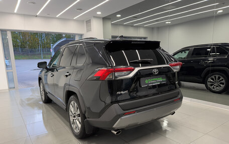Toyota RAV4, 2019 год, 2 700 000 рублей, 6 фотография