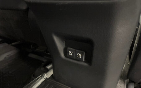 Toyota RAV4, 2019 год, 2 700 000 рублей, 24 фотография