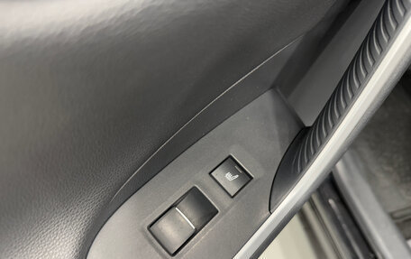 Toyota RAV4, 2019 год, 2 700 000 рублей, 20 фотография