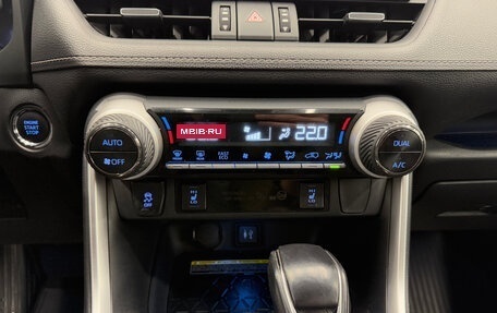 Toyota RAV4, 2019 год, 2 700 000 рублей, 32 фотография