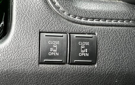 Toyota HiAce H300, 2021 год, 6 300 000 рублей, 15 фотография