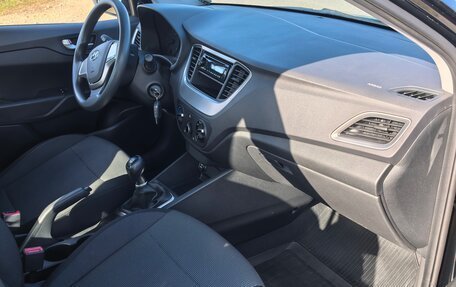 Hyundai Solaris II рестайлинг, 2017 год, 1 200 000 рублей, 3 фотография