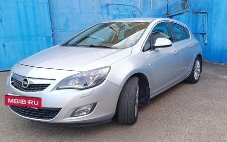 Opel Astra J, 2010 год, 670 000 рублей, 3 фотография