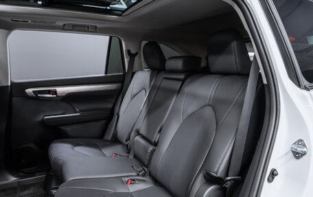 Toyota Highlander, 2025 год, 6 070 000 рублей, 25 фотография