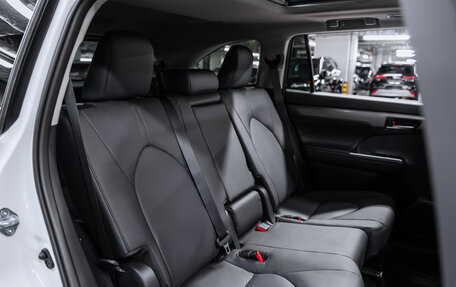 Toyota Highlander, 2025 год, 6 070 000 рублей, 24 фотография