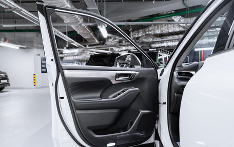 Toyota Highlander, 2025 год, 6 070 000 рублей, 28 фотография