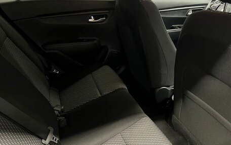 KIA Rio IV, 2019 год, 1 800 000 рублей, 10 фотография
