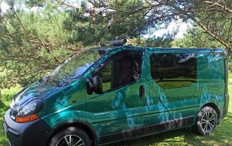 Renault Trafic, 2004 год, 1 600 000 рублей, 2 фотография
