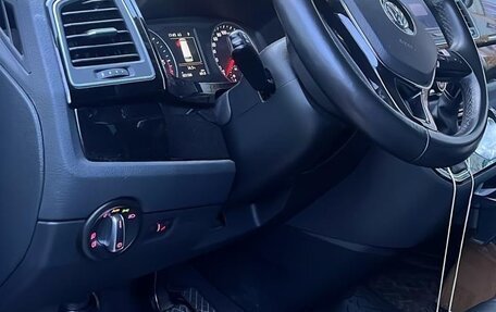 Volkswagen Multivan T6 рестайлинг, 2018 год, 5 699 000 рублей, 10 фотография