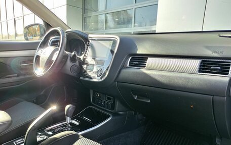 Mitsubishi Outlander III рестайлинг 3, 2018 год, 2 149 000 рублей, 6 фотография