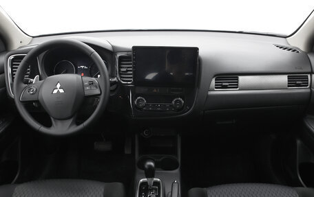 Mitsubishi Outlander III рестайлинг 3, 2013 год, 1 349 000 рублей, 5 фотография