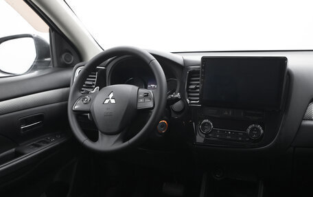 Mitsubishi Outlander III рестайлинг 3, 2013 год, 1 349 000 рублей, 13 фотография