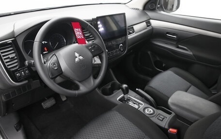 Mitsubishi Outlander III рестайлинг 3, 2013 год, 1 349 000 рублей, 8 фотография