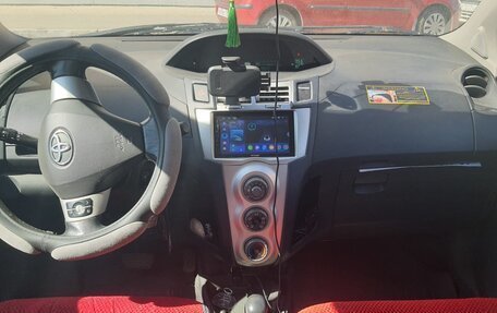 Toyota Yaris III рестайлинг, 2006 год, 600 000 рублей, 6 фотография