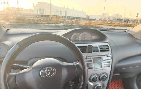 Toyota Yaris III рестайлинг, 2007 год, 540 000 рублей, 2 фотография