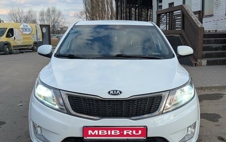 KIA Rio III рестайлинг, 2013 год, 620 000 рублей, 2 фотография
