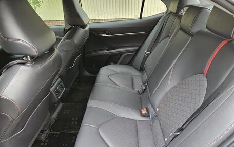 Toyota Camry, 2021 год, 3 990 000 рублей, 9 фотография