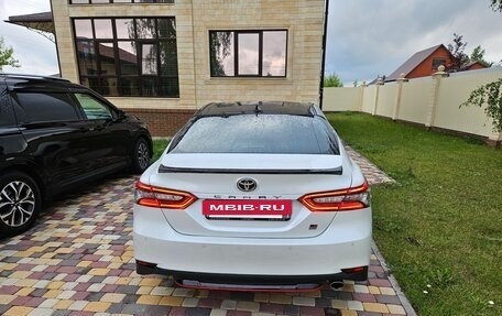 Toyota Camry, 2021 год, 3 990 000 рублей, 5 фотография