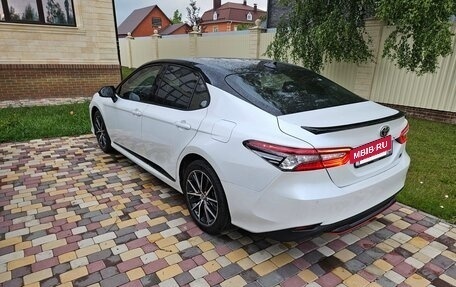Toyota Camry, 2021 год, 3 990 000 рублей, 6 фотография