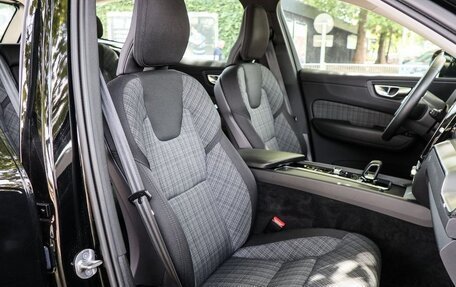 Volvo XC60 II, 2023 год, 3 800 000 рублей, 4 фотография