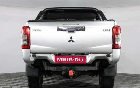 Mitsubishi L200 IV рестайлинг, 2019 год, 2 850 000 рублей, 6 фотография