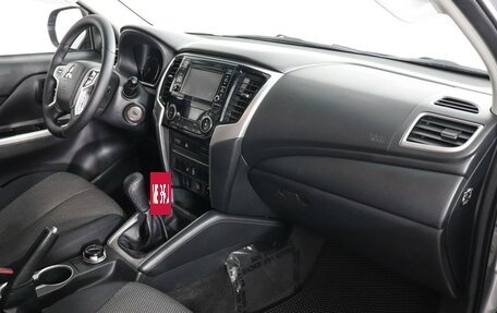 Mitsubishi L200 IV рестайлинг, 2019 год, 2 850 000 рублей, 10 фотография