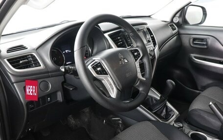 Mitsubishi L200 IV рестайлинг, 2019 год, 2 850 000 рублей, 9 фотография