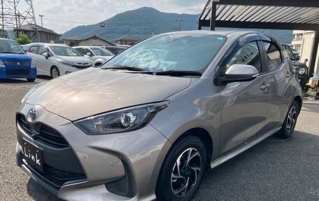 Toyota Yaris, 2021 год, 1 073 000 рублей, 3 фотография
