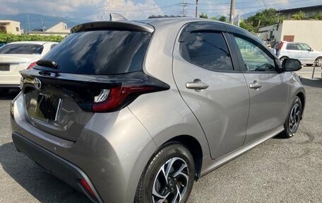 Toyota Yaris, 2021 год, 1 073 000 рублей, 7 фотография