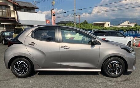 Toyota Yaris, 2021 год, 1 073 000 рублей, 8 фотография