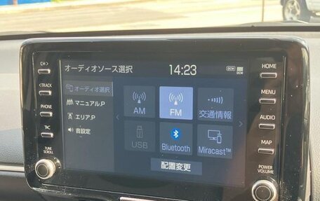 Toyota Yaris, 2021 год, 1 073 000 рублей, 17 фотография