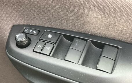 Toyota Yaris, 2021 год, 1 073 000 рублей, 21 фотография