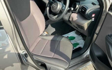 Toyota Yaris, 2021 год, 1 073 000 рублей, 26 фотография